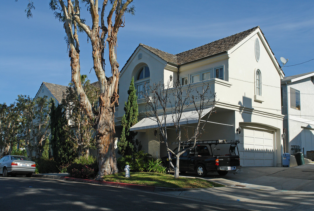 700 Heliotrope Ave in Corona Del Mar, CA - Building Photo