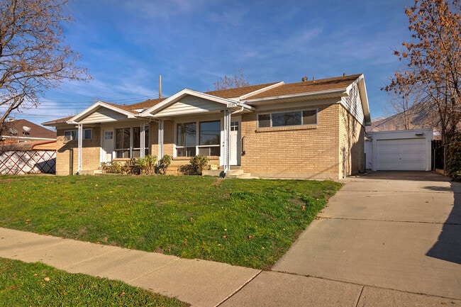 property at 2723 S Melbourne St