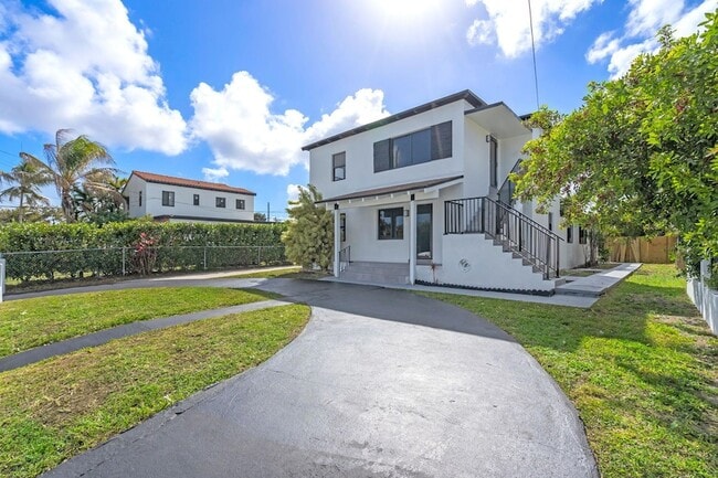 130 SW 31st Ct in Miami, FL - Building Photo - Building Photo