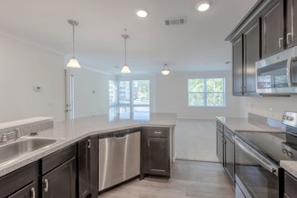Highland Hills in Cumberland, RI - Foto de edificio - Interior Photo