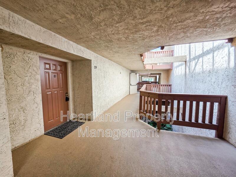 1030 E Washington Ave in Escondido, CA - Building Photo