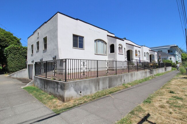 2905-2915-2915 SE Alder St in Portland, OR - Building Photo - Building Photo