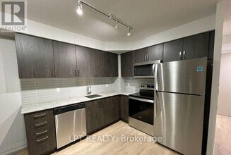 20 Meadowglen Pl in Toronto, ON - Building Photo - Building Photo