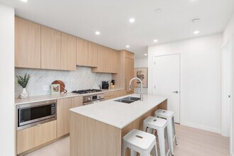 626 Claremont St in Coquitlam, BC - Building Photo - Building Photo