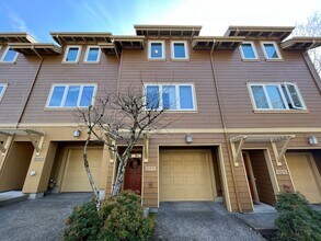 10272 NW Alder Grove Ln in Portland, OR - Building Photo - Building Photo