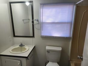 1512 Orchard Farm Ln in Raleigh, NC - Foto de edificio - Building Photo