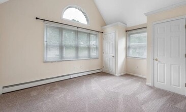 14 Midgley Ln in Worcester, MA - Foto de edificio - Building Photo