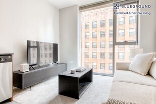 210 N Wells St in Chicago, IL - Building Photo