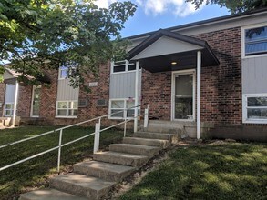 Heartland Apartments in Bloomington, IL - Building Photo - Building Photo