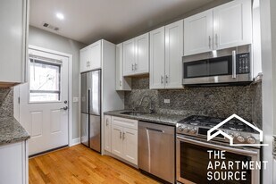 3716 W Belmont Ave, Unit 2E in Chicago, IL - Building Photo