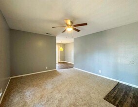 1010 N Meadows Dr in Austin, TX - Building Photo - Building Photo