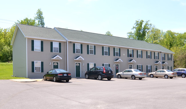 Lewiston Townhomes in New Hartford, NY - Building Photo - Building Photo