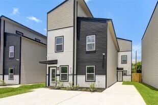 8155 Tate St in Houston, TX - Building Photo