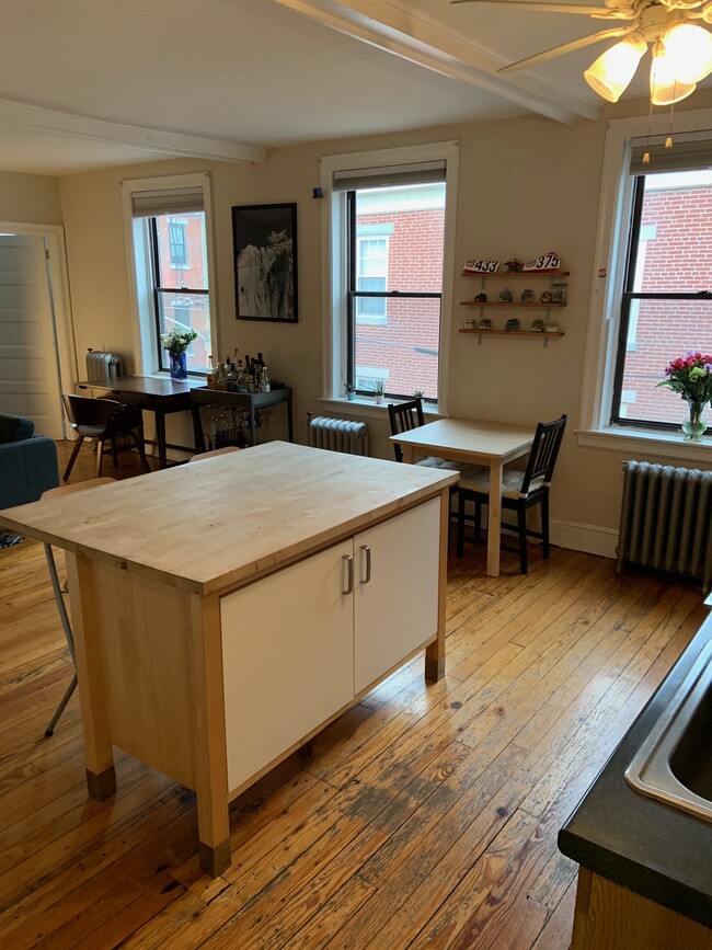 750 S Marshall St, Unit 1 in Philadelphia, PA - Building Photo - Building Photo
