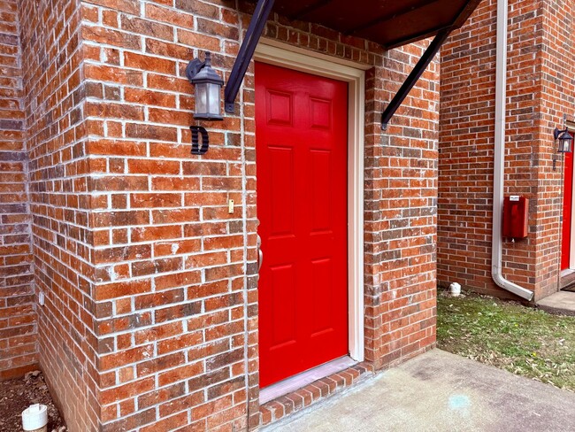 611-D Grove in Bethel Heights, AR - Foto de edificio - Building Photo