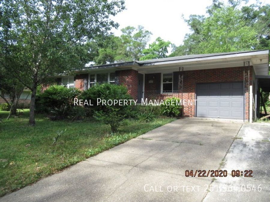 1063 Midmoor Dr in Mobile, AL - Building Photo
