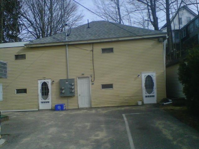 29 Spring Street in Newmarket, NH - Foto de edificio - Building Photo