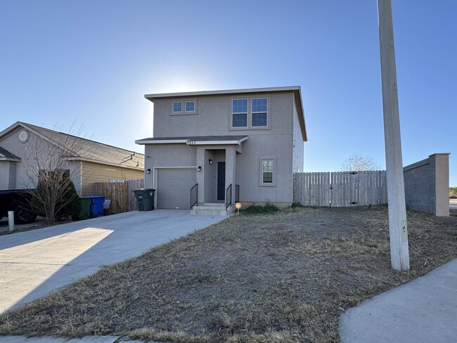 5802 Moses Lp in Laredo, TX - Building Photo - Building Photo