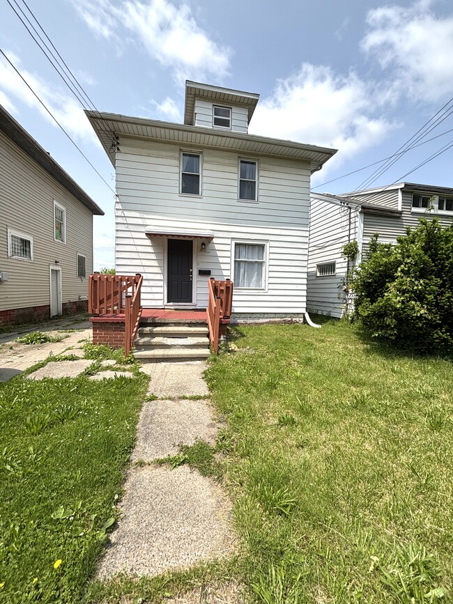 property at 1011 N Pennsylvania Ave