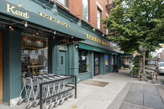 921 Manhattan Ave in Brooklyn, NY - Foto de edificio - Building Photo