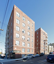 707 E 242nd St in Bronx, NY - Building Photo - Building Photo