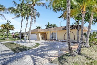 612 SE 8th Ave in Deerfield Beach, FL - Building Photo - Building Photo