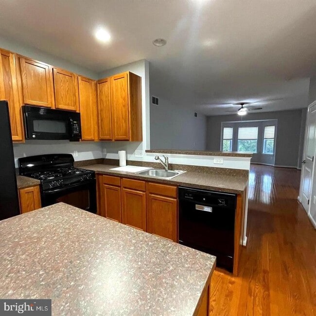 129 Winterberry Way in Woodbury, NJ - Building Photo - Building Photo