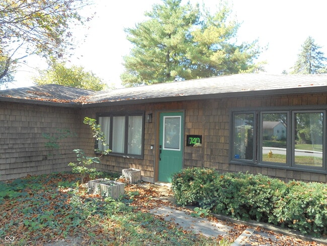 property at 740 W Auman Dr