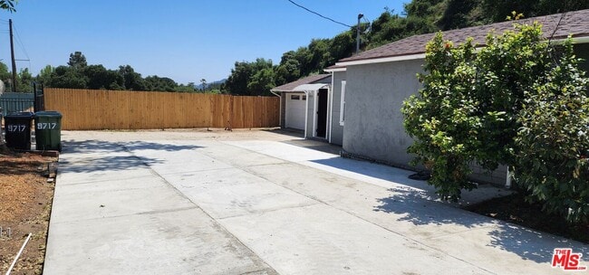 9717 Tujunga Canyon Blvd in Los Angeles, CA - Building Photo - Building Photo