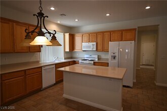 10597 Sopra Ct in Las Vegas, NV - Building Photo - Building Photo