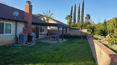 2270 Yosemite Ave in Simi Valley, CA - Building Photo - Building Photo