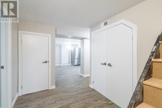 606 Drymen Crescent in Mississauga, ON - Building Photo - Building Photo