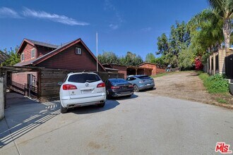 1609 E Hillcrest Dr in Thousand Oaks, CA - Building Photo - Building Photo