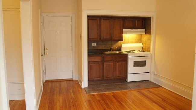 2747 N Spaulding Ave, Unit 205