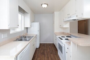 441 Dominguez Way in El Cajon, CA - Building Photo