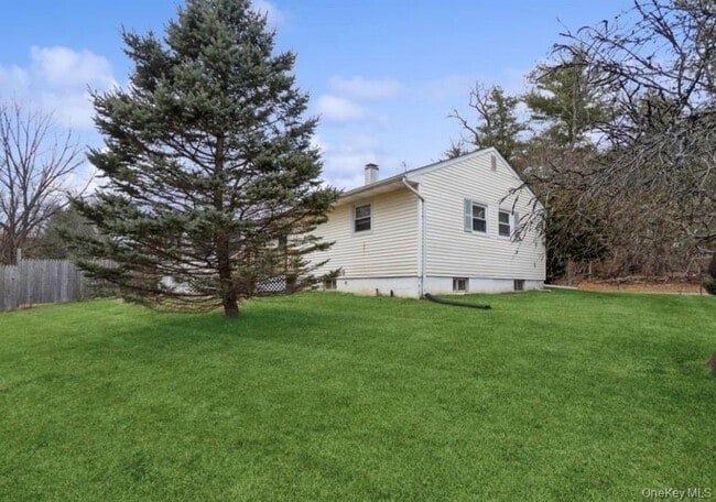 98 Widmer Rd in Wappingers Falls, NY - Building Photo - Building Photo