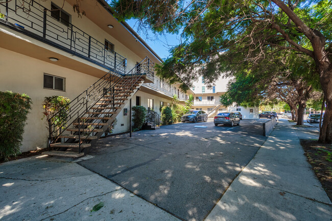 2825 S Sepulveda Blvd in Los Angeles, CA - Building Photo - Building Photo