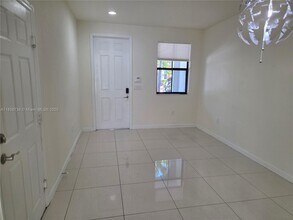 8841 NW 103rd Ave in Doral, FL - Building Photo - Building Photo