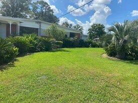 2107 Lou Dr W in Jacksonville, FL - Building Photo