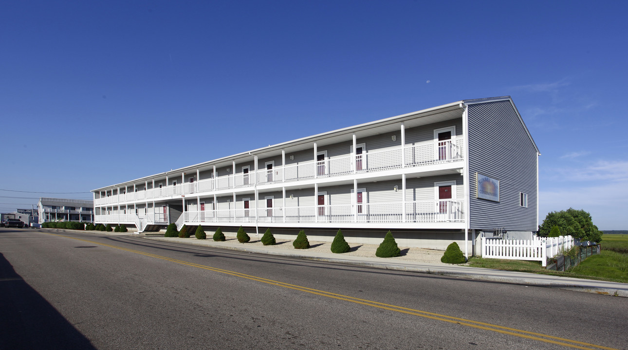 Sunset View Condominiums in Hampton, NH - Building Photo