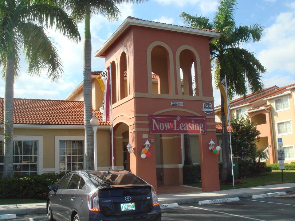 Villas de Mallorca in Miramar, FL - Foto de edificio
