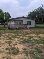18604 Jerry Joy Rd in Justin, TX - Building Photo