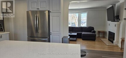 3195 Riverside Dr. in Ottawa, ON - Building Photo - Building Photo