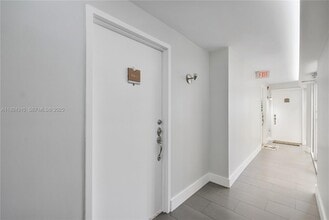 2977 McFarlane Rd in Miami, FL - Building Photo - Building Photo