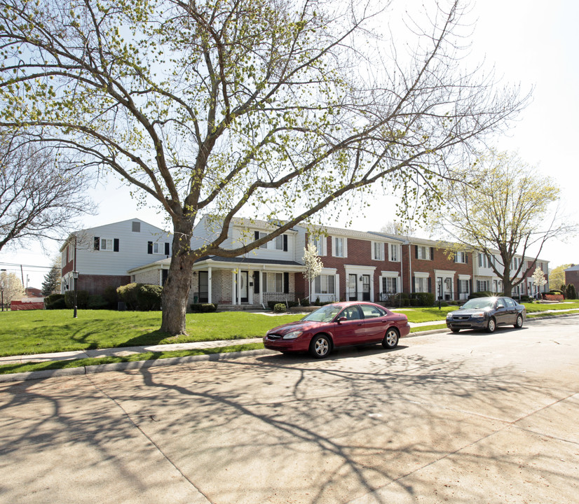 Georgetown Of Royal Oak in Royal Oak, MI - Building Photo