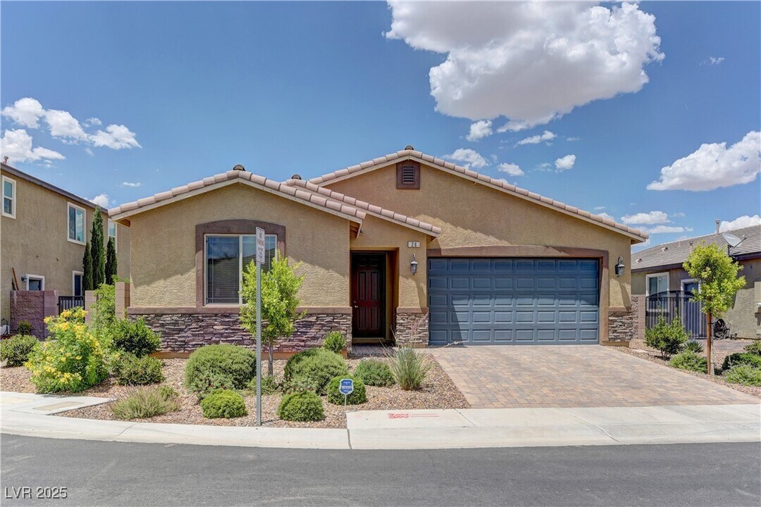 26 Kaku Ridge Way in Las Vegas, NV - Building Photo