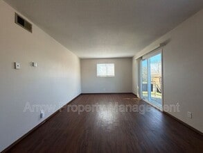 321 Chestnut St in Hickman, NE - Building Photo - Building Photo