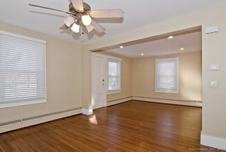 19 Fairview St in Simsbury, CT - Building Photo - Building Photo
