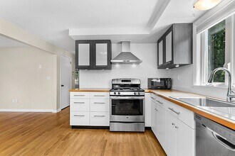 328 Alma Dr in Fairfield, CT - Foto de edificio - Building Photo