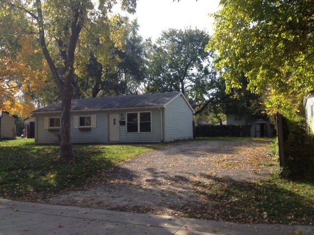 1605 Cruising Ln in Champaign, IL - Building Photo